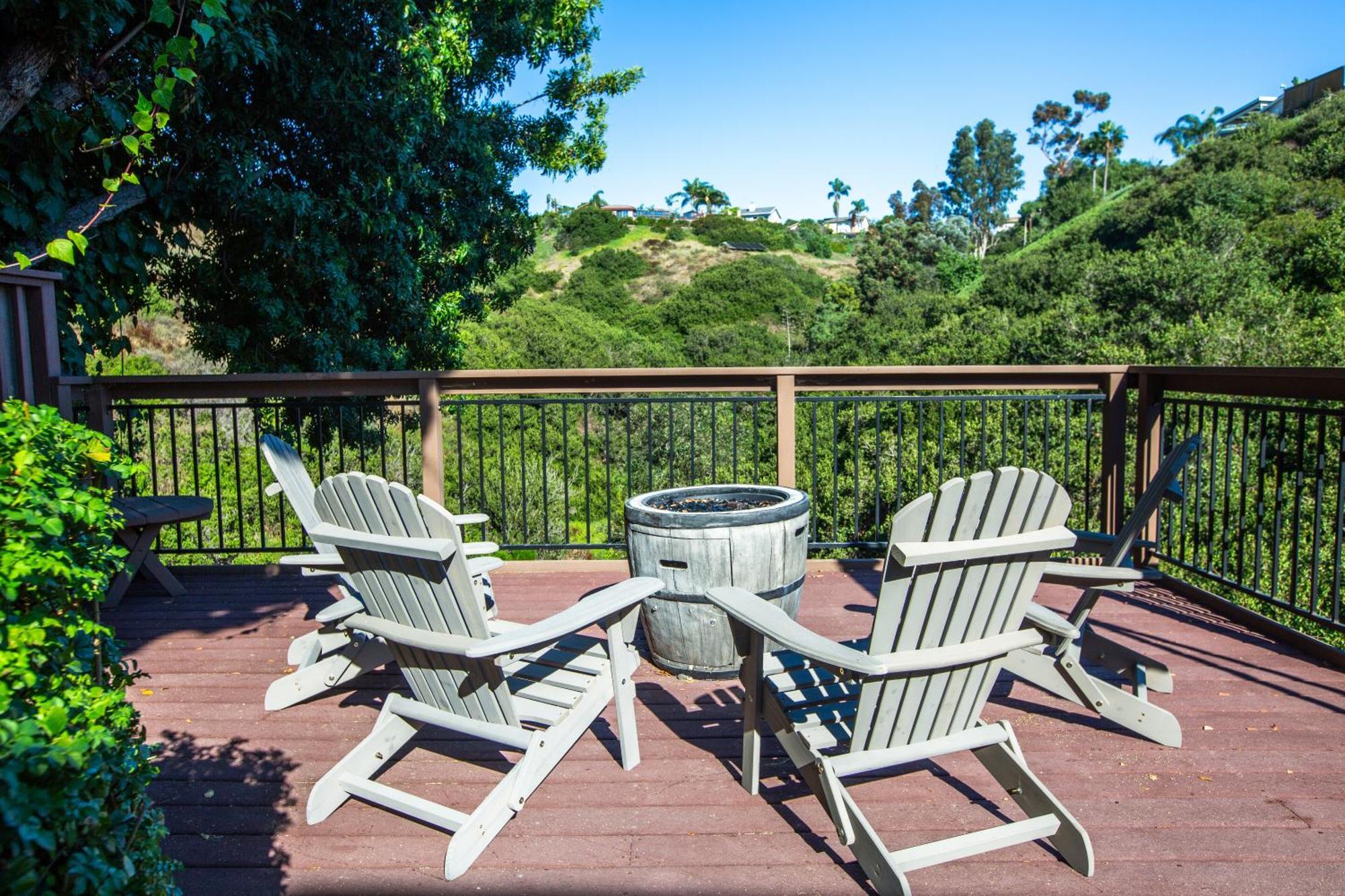 Cozy Getaway. Fire Pit And Endless Views! 5 Beds Holiday home